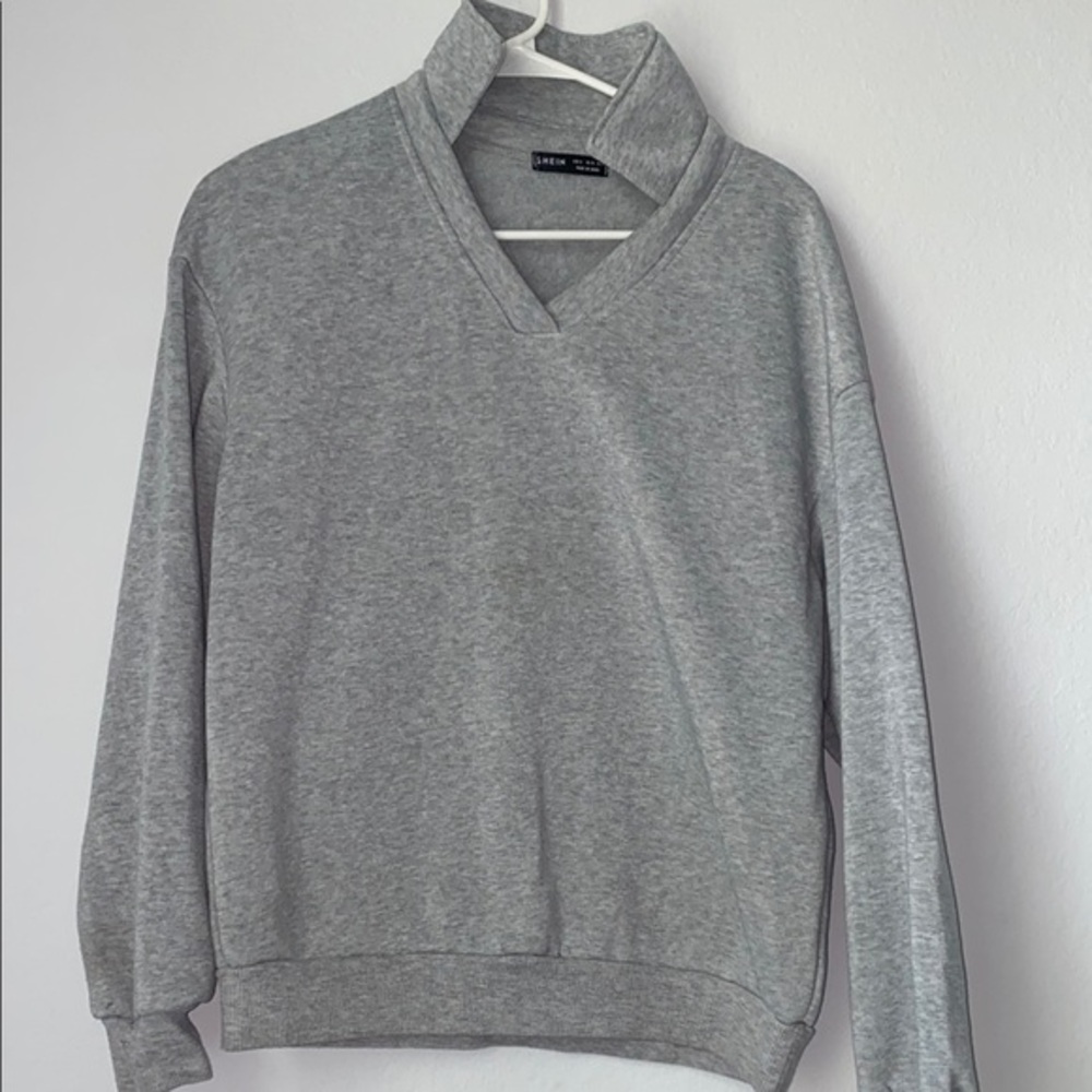 SHEIN Men's V-Neck Sweater in Soft Gray